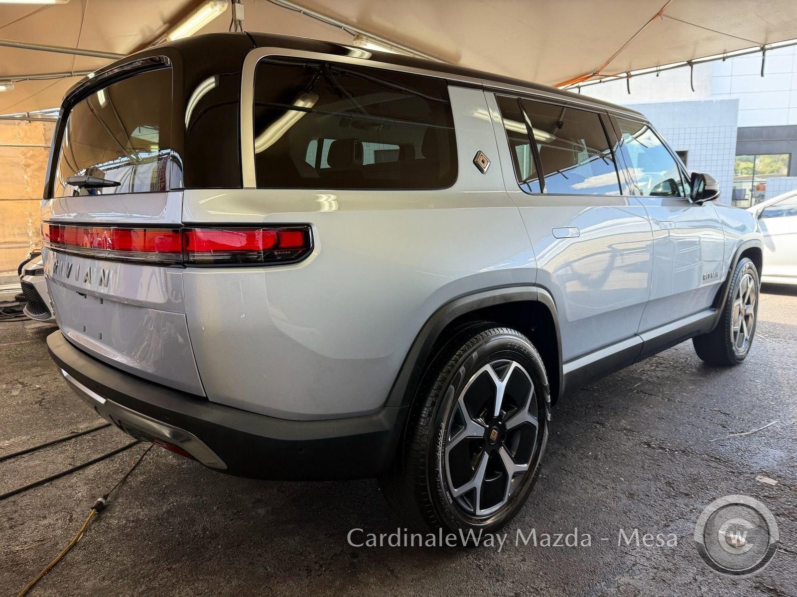 Used 2024 Rivian R1S Adventure AWD/4WD image 3