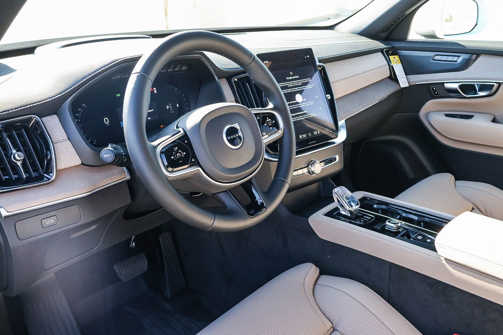 New 2026 Volvo XC90 B6 Ultra w/ Protection Package image 31