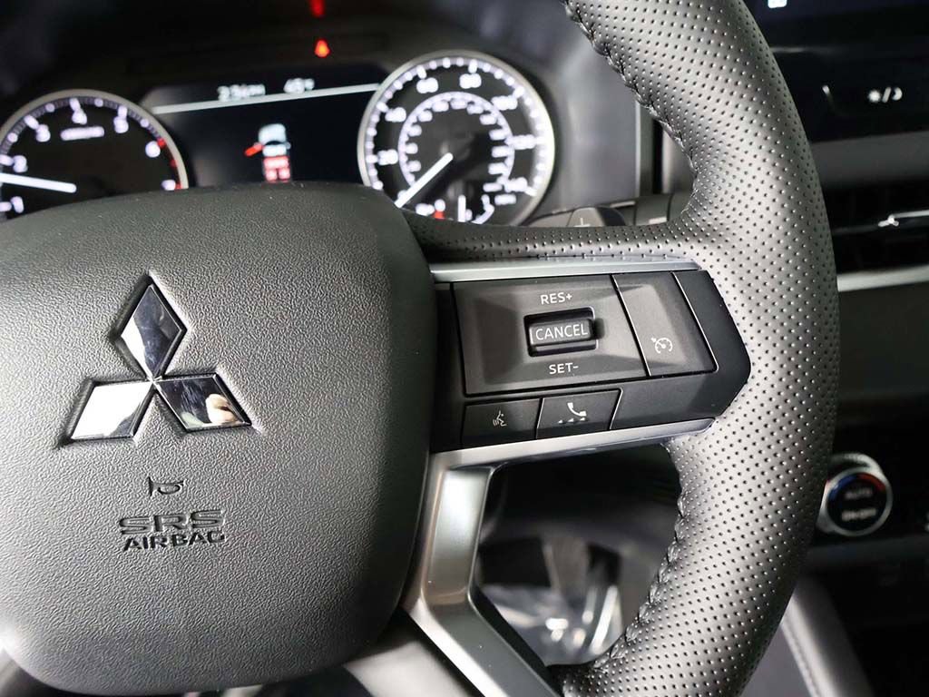 New 2026 Mitsubishi Outlander LE FWD image 40