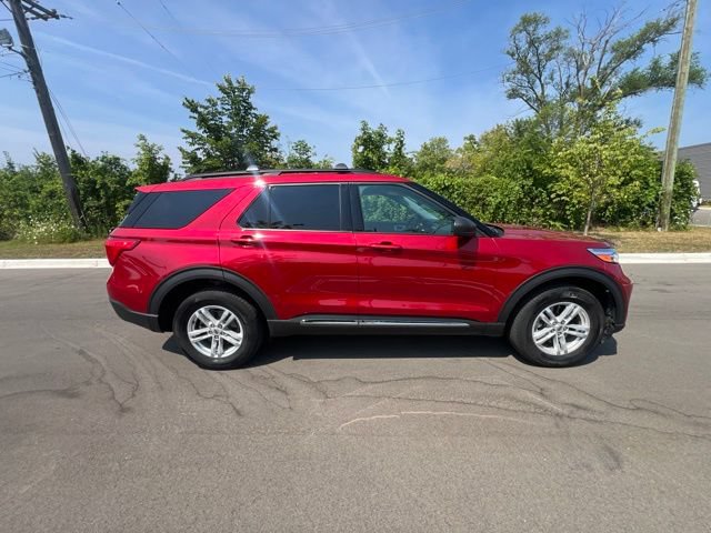 Used 2024 Ford Explorer XLT AWD/4WD image 4