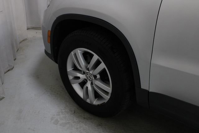 Used 2017 Volkswagen Tiguan S image 28