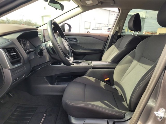 Used 2023 Nissan Rogue S image 9