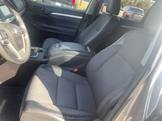 Used 2015 Toyota Highlander LE image 5