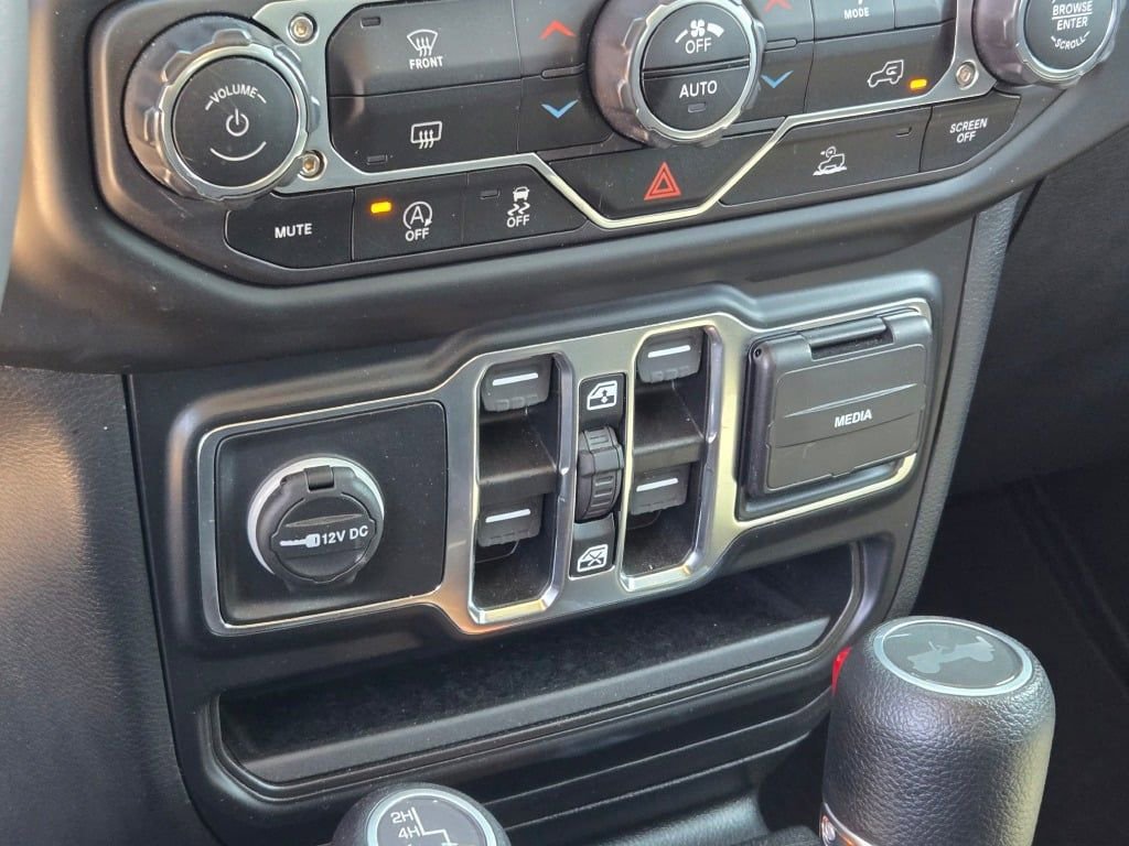 Certified 2022 Jeep Wrangler Unlimited Sahara image 26