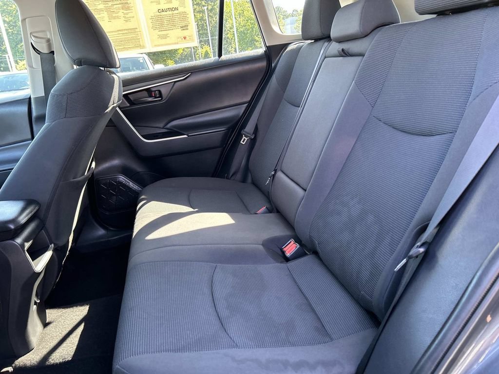 Used 2021 Toyota RAV4 LE AWD/4WD image 12