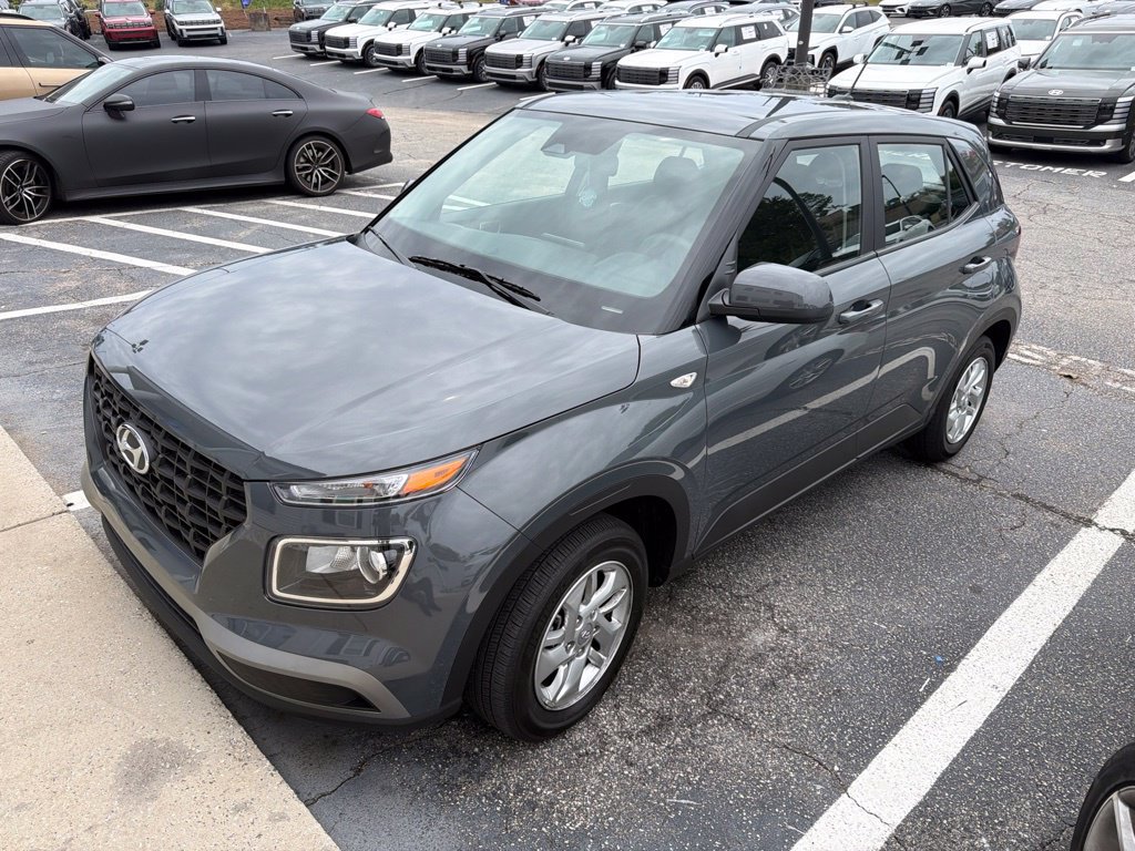 Used 2026 Hyundai Venue SE FWD image 2