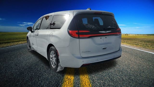 Certified 2024 Chrysler Pacifica Touring-L FWD video 2