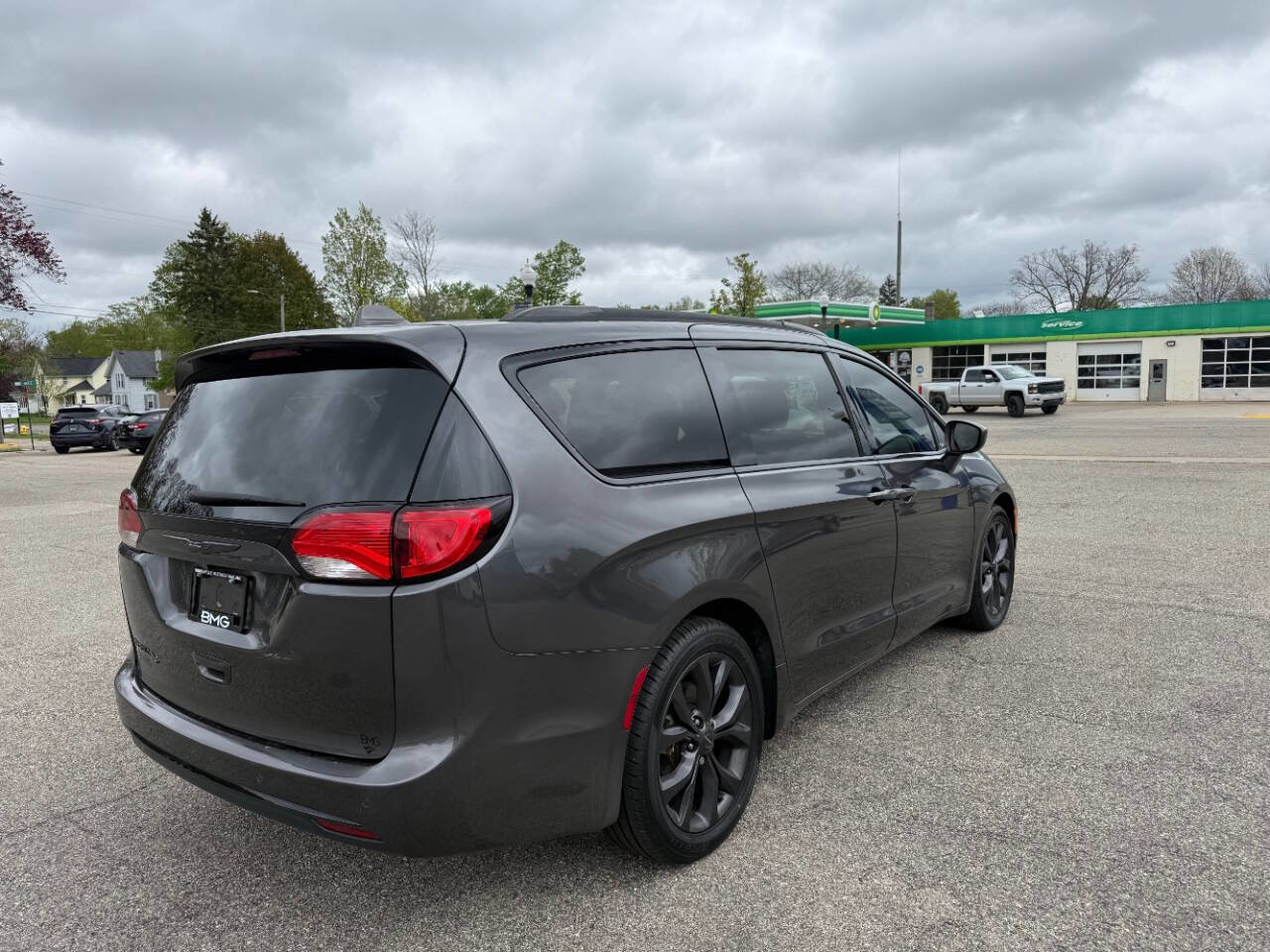 Used 2018 Chrysler Pacifica Touring-L Plus FWD image 5