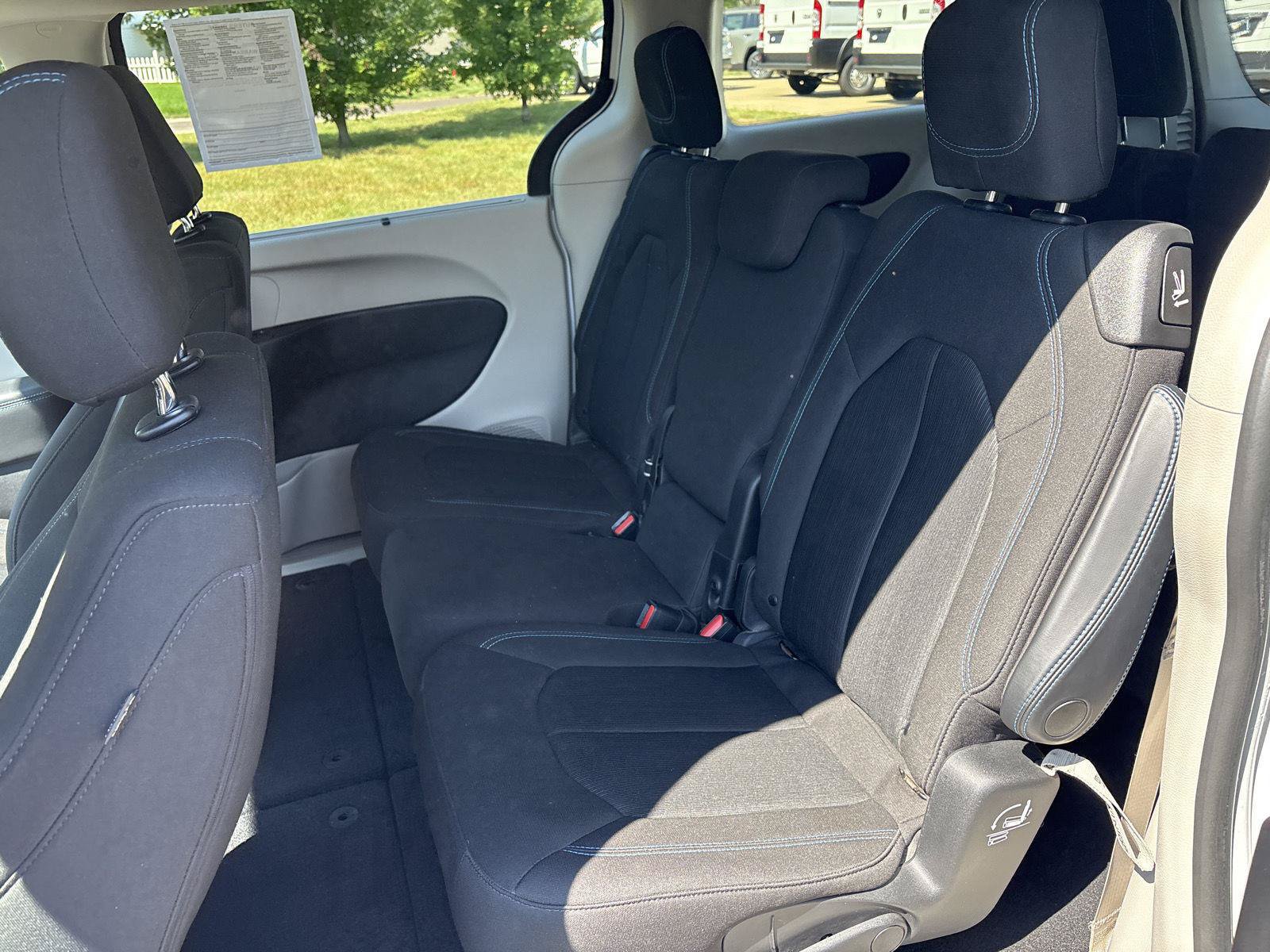 Used 2021 Chrysler Pacifica Touring FWD image 10