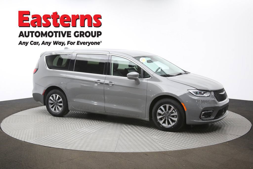 Used 2022 Chrysler Pacifica Touring-L image 48