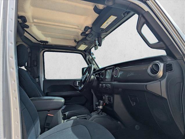 Used 2018 Jeep Wrangler Unlimited Sahara AWD/4WD image 15