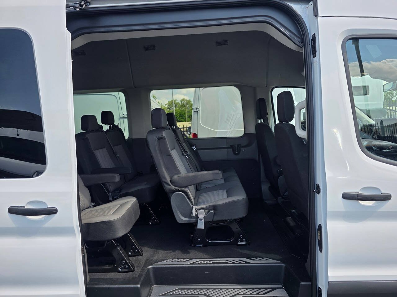 Used 2025 Ford Transit 350 XLT RWD image 18
