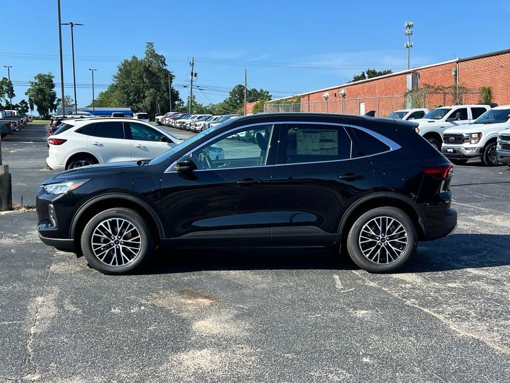 New 2025 Ford Escape SE image 2