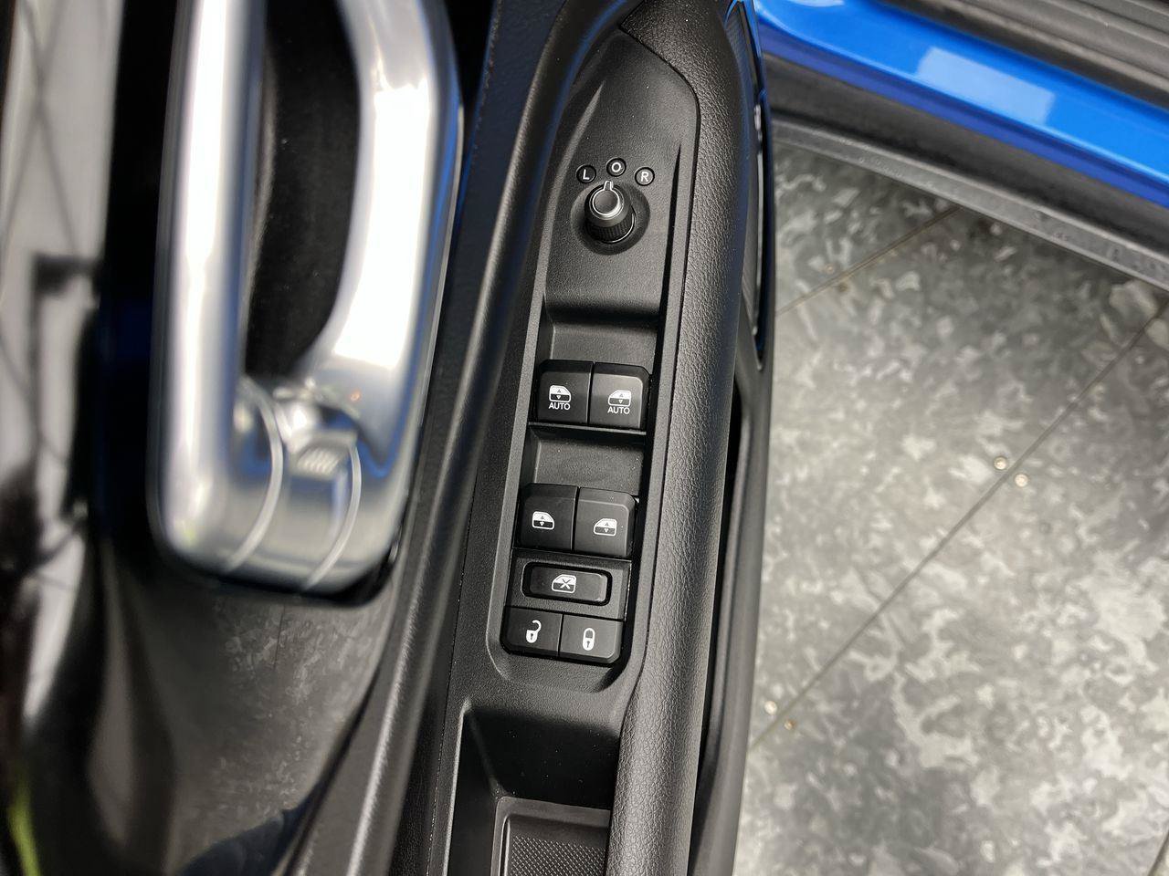 Used 2025 Jeep Compass Trailhawk AWD/4WD image 7