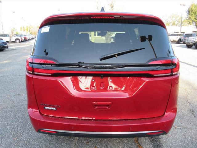 New 2026 Chrysler Pacifica Select FWD image 6