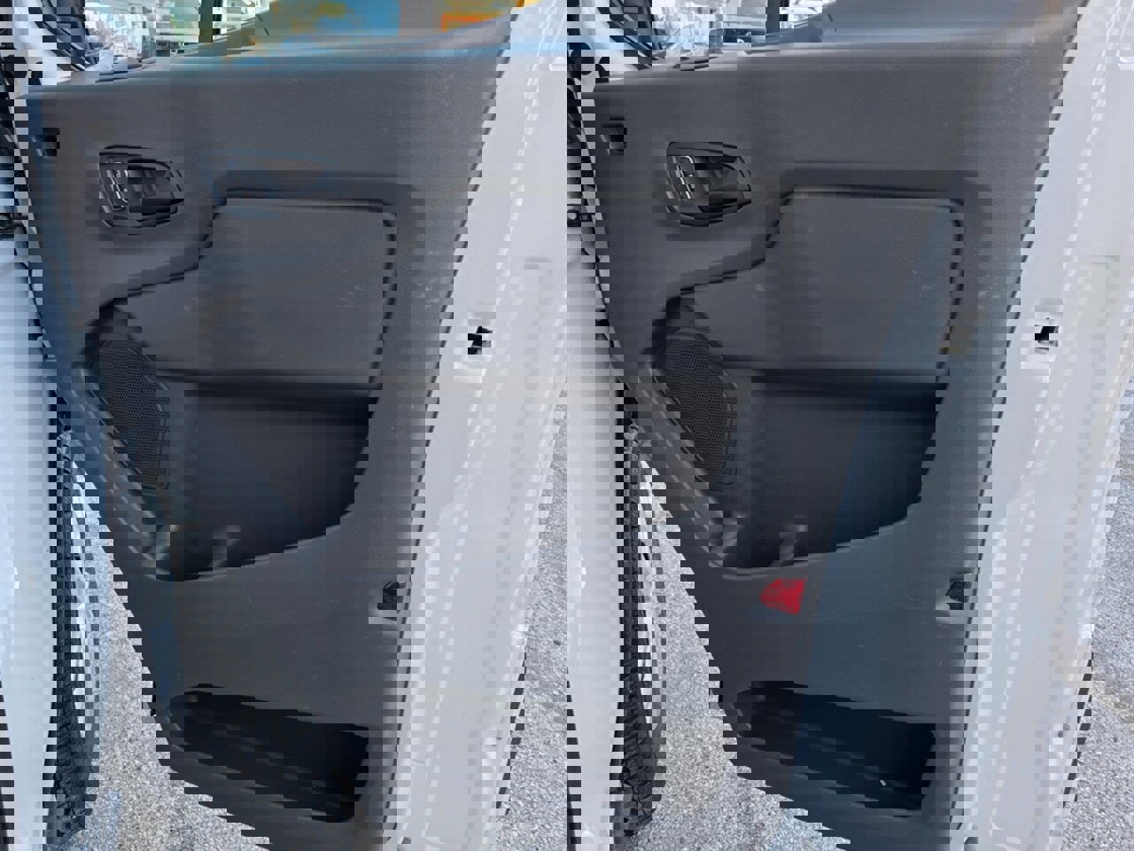 Used 2022 Ford E-Transit Medium Roof image 12