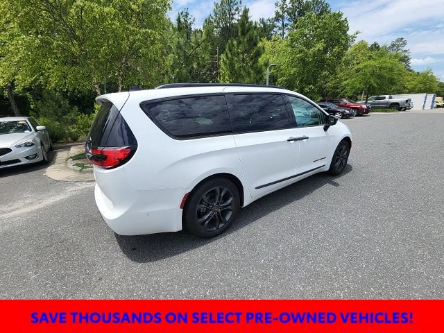 Used 2024 Chrysler Pacifica Touring-L w/ Road Tripper Package FWD image 14