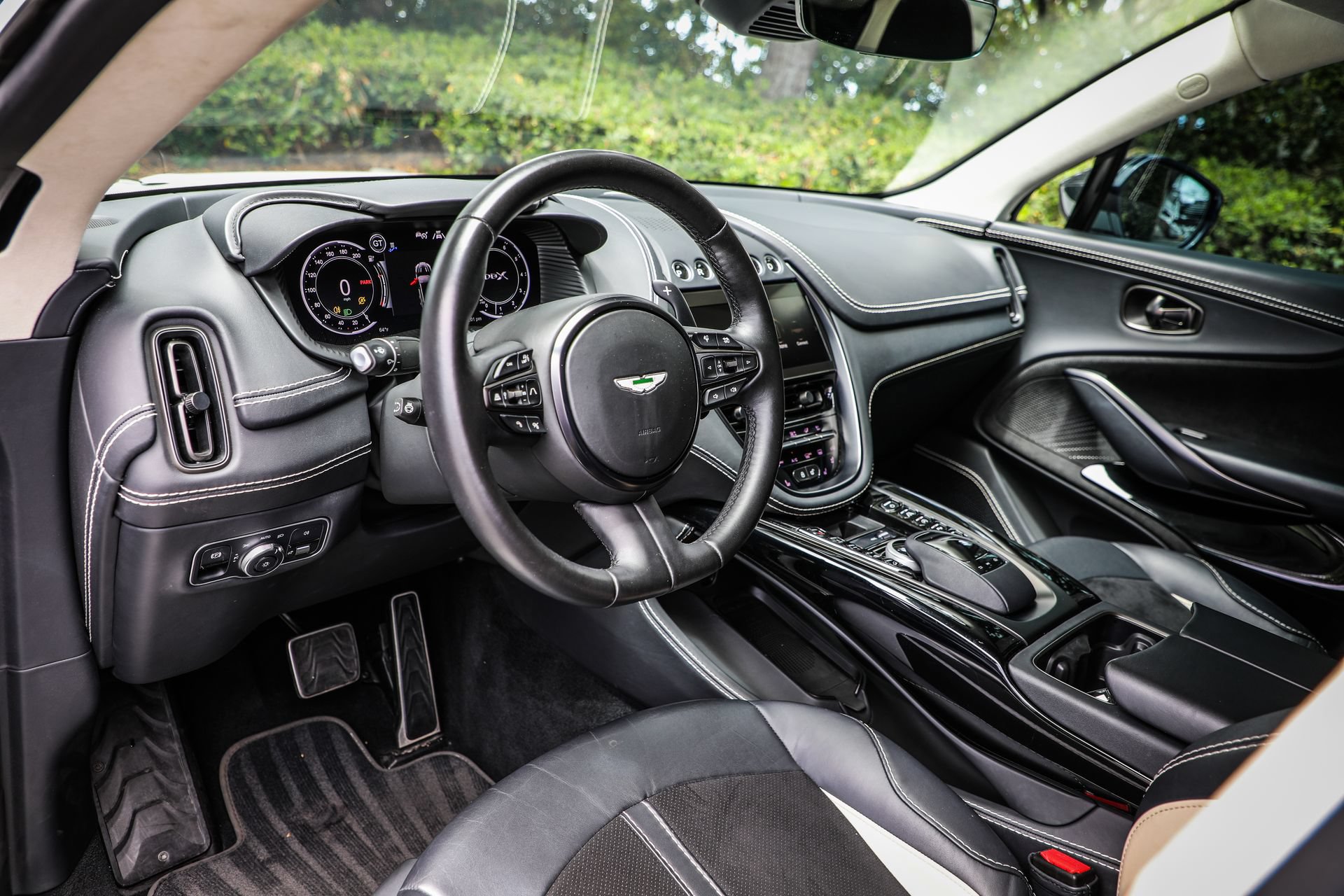 Used 2022 Aston Martin DBX AWD/4WD image 14