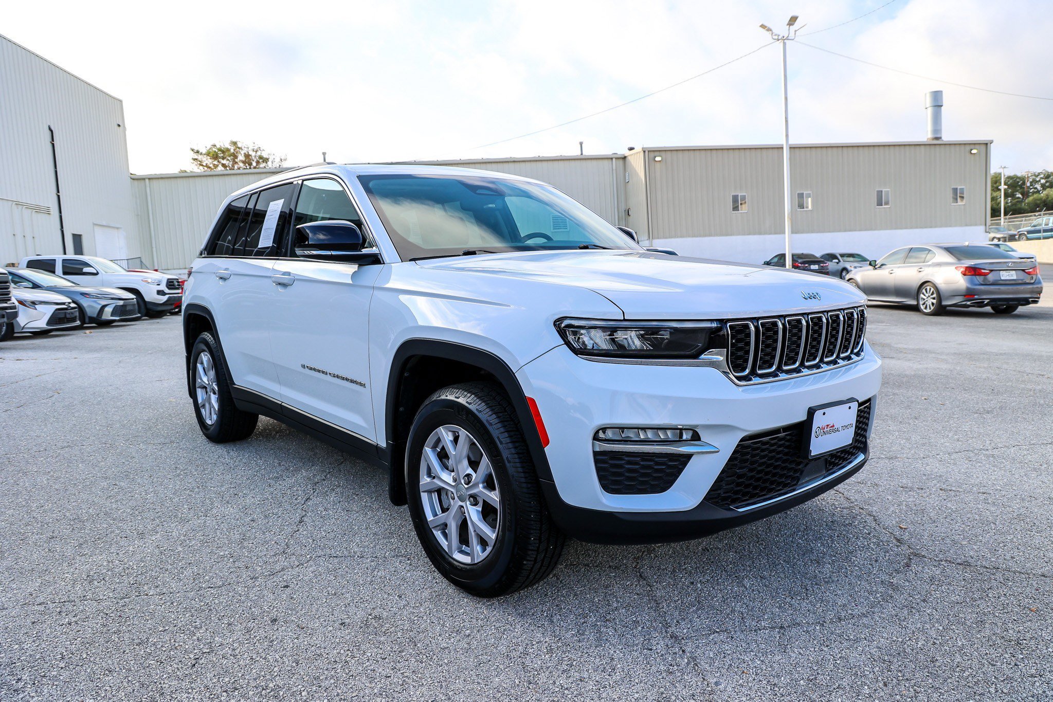 Used 2022 Jeep Grand Cherokee Limited w/ MOPAR Finishing Package RWD image 5