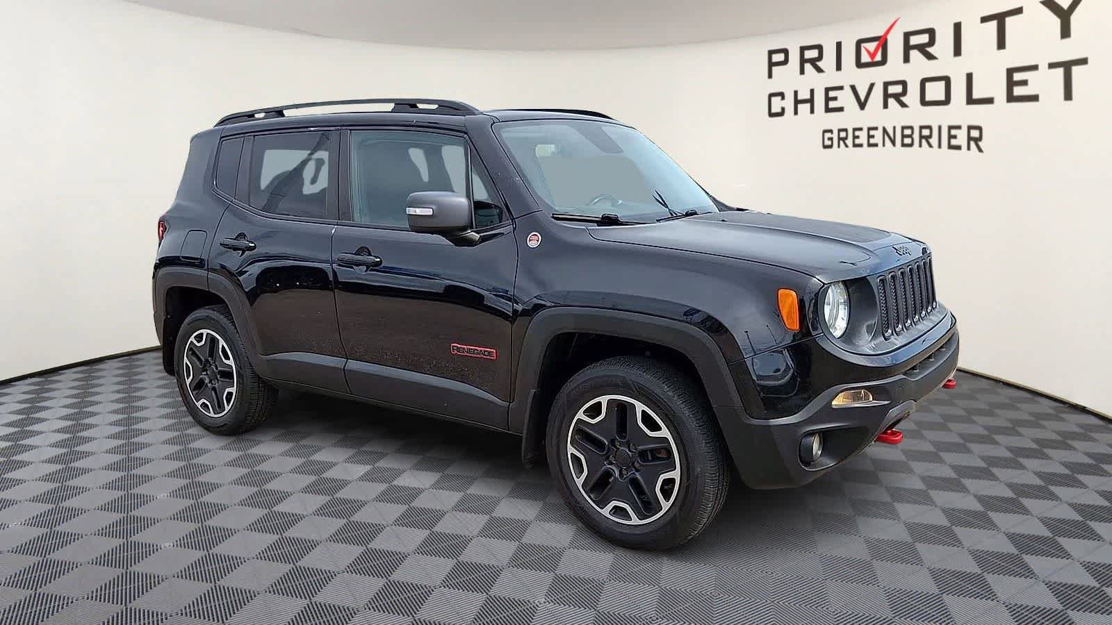 Used 2016 Jeep Renegade Trailhawk w/ Premium Trailhawk Package AWD/4WD image 2