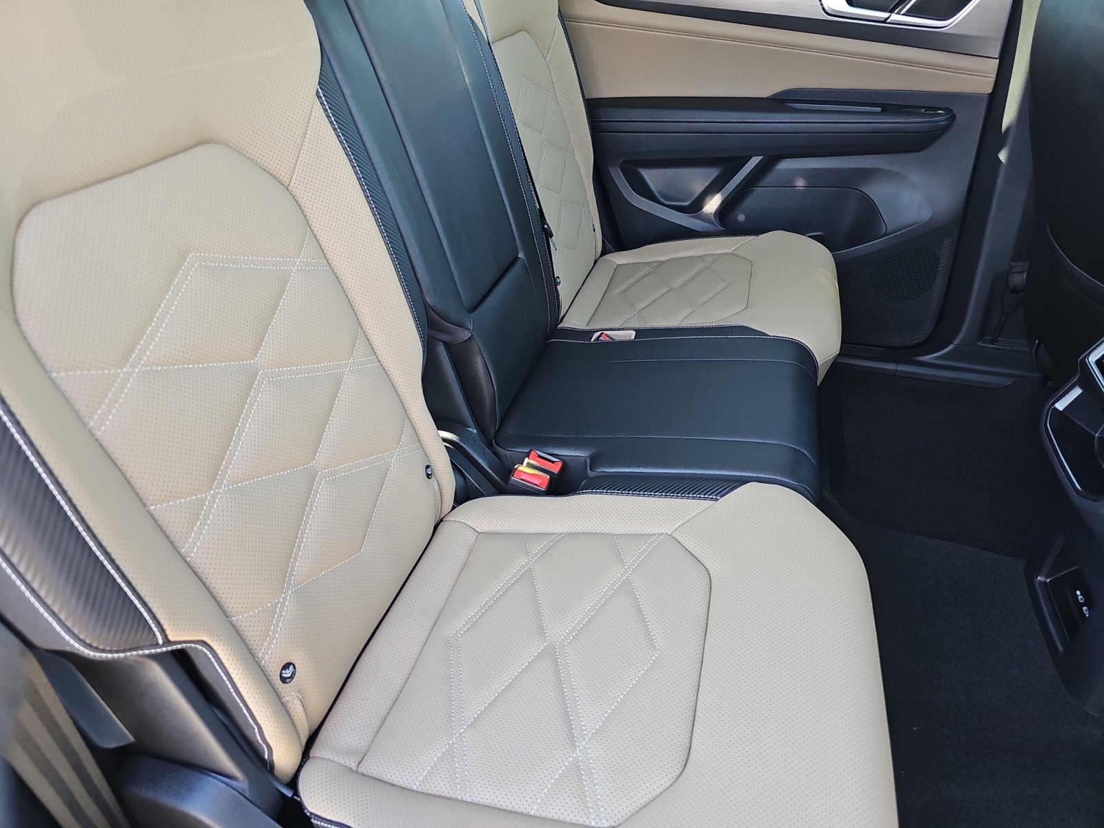 Certified 2025 Volkswagen Atlas Cross Sport SE image 18