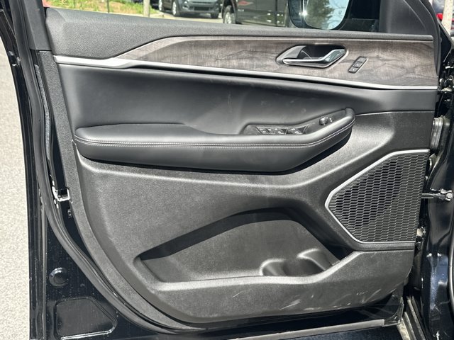 New 2026 Jeep Grand Cherokee Limited w/ Limited Altitude Package AWD/4WD image 11