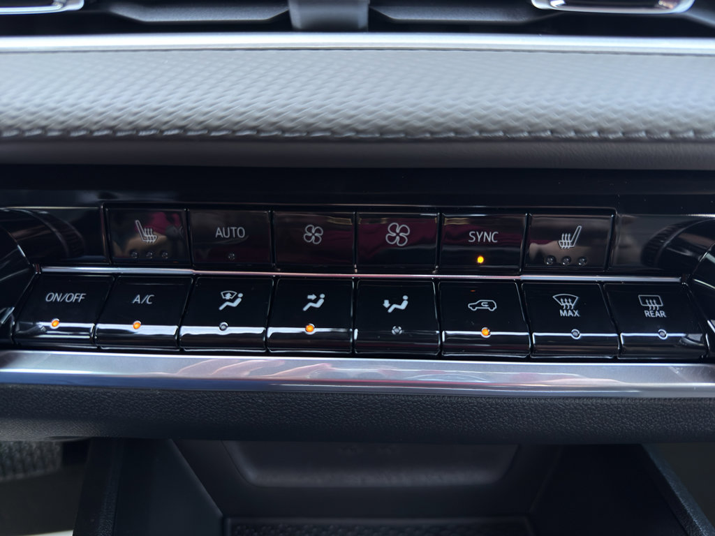 New 2026 Chevrolet Equinox LT w/ Convenience Package II image 17