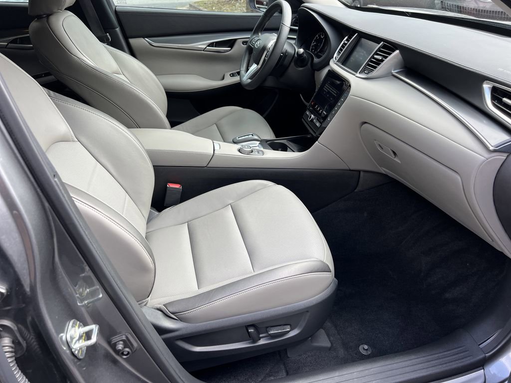 Certified 2025 INFINITI QX50 Luxe image 11