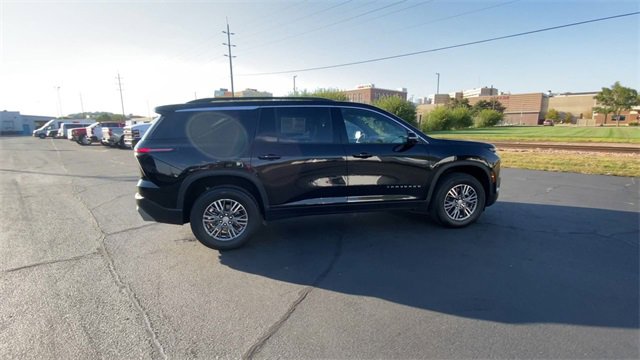 Used 2024 Chevrolet Traverse LT image 9