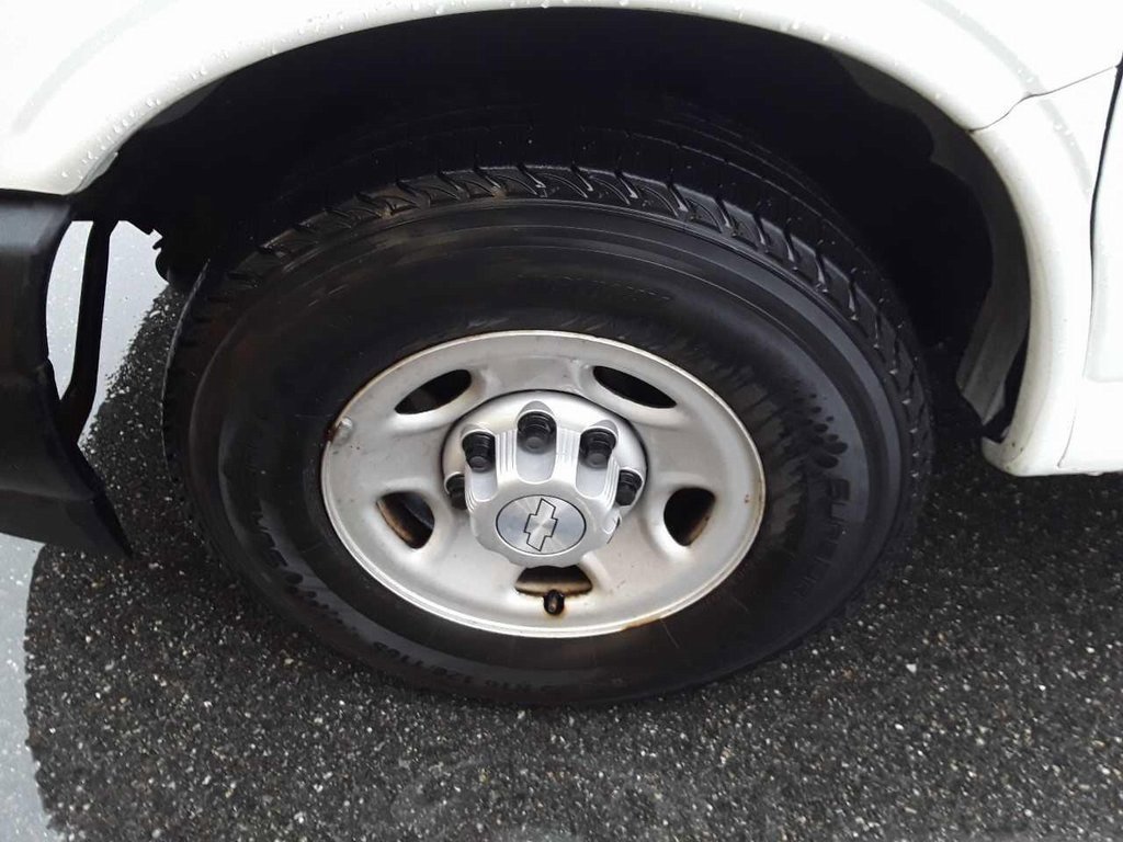 Used 2017 Chevrolet Express 2500 image 7