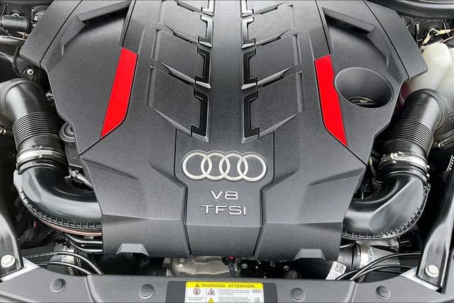 Used 2024 Audi S8 w/ S8 Comfort Plus Package AWD/4WD image 34
