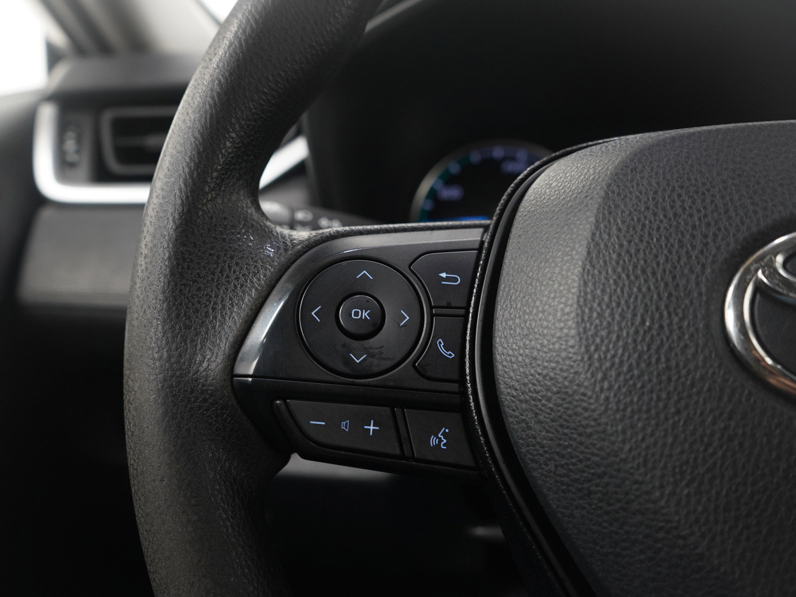 Used 2021 Toyota RAV4 LE image 24