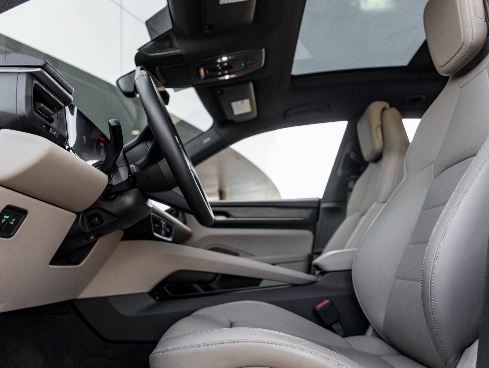 Certified 2025 Porsche Macan 4S Electric image 24