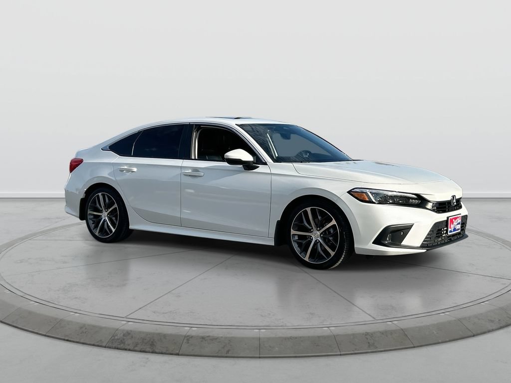 Used 2022 Honda Civic Touring image 2