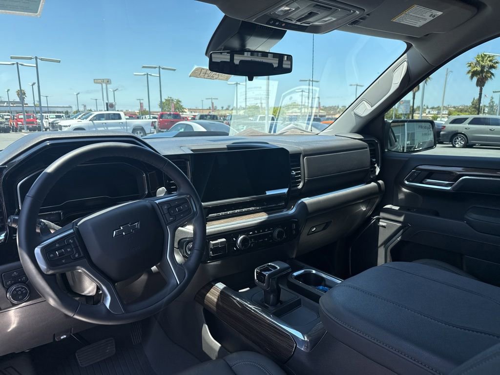 Used 2025 Chevrolet Silverado 1500 LT Trail Boss w/ Convenience Package II AWD/4WD image 19