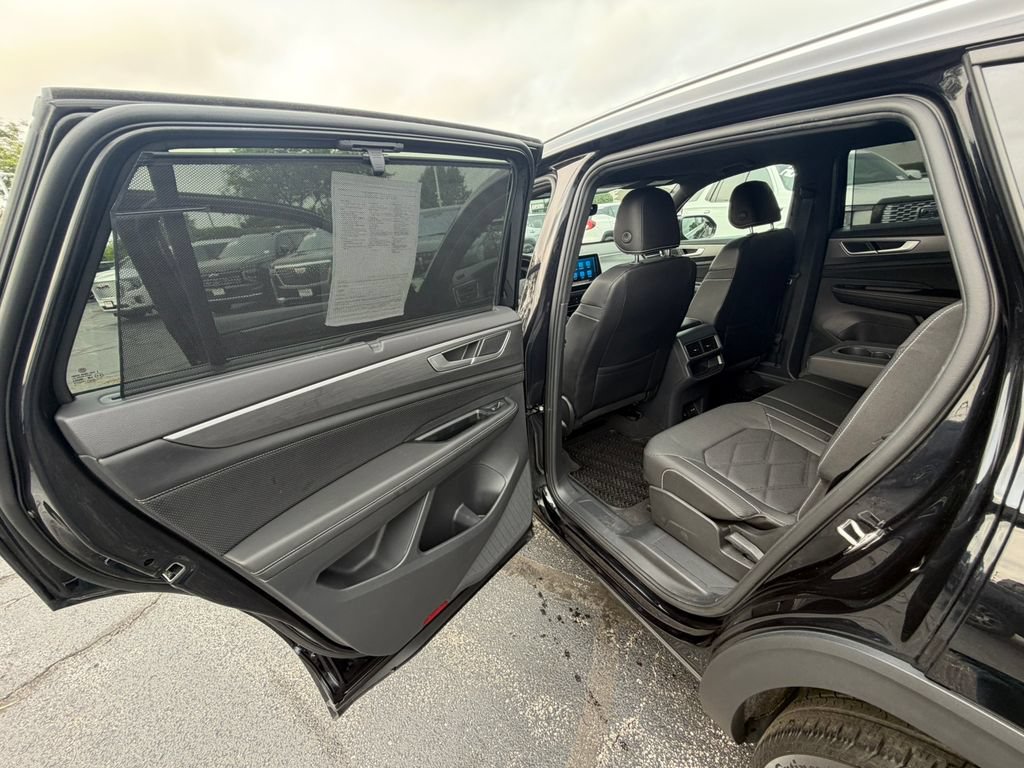 Used 2024 Volkswagen Atlas Cross Sport SE AWD/4WD image 28