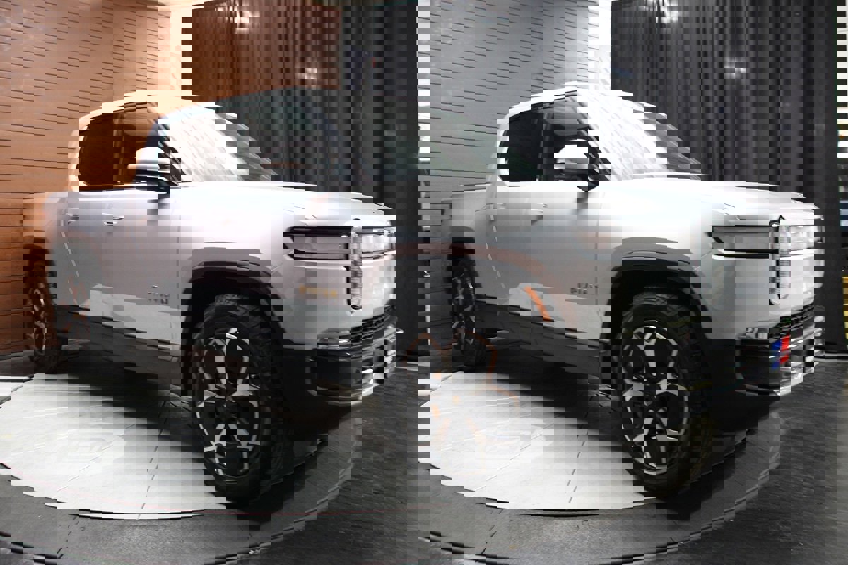 Used 2023 Rivian R1T Adventure image 9
