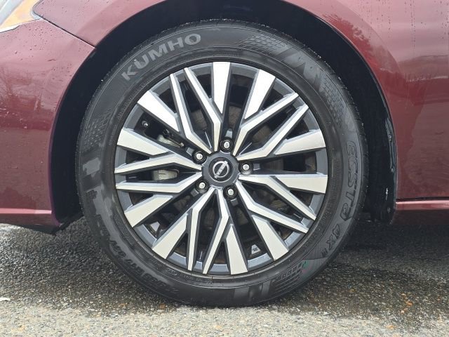 Used 2024 Nissan Altima 2.5 SV FWD image 24