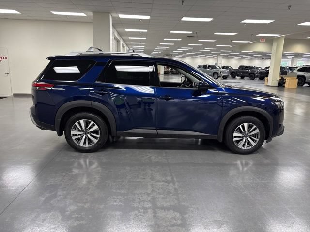 Used 2023 Nissan Pathfinder SL AWD/4WD image 8