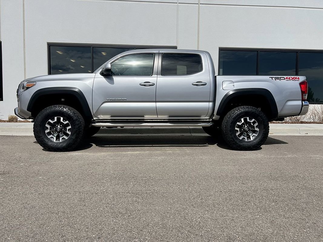Used 2017 Toyota Tacoma TRD Off-Road image 17