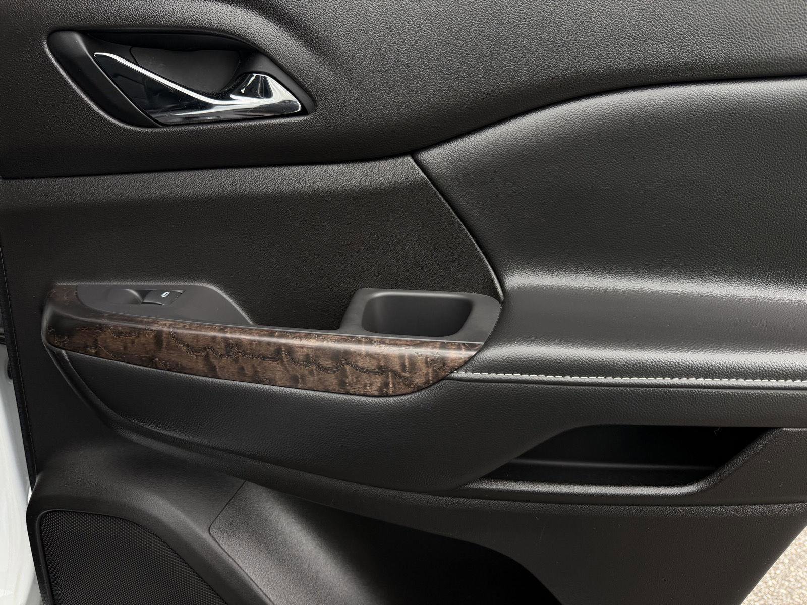 Used 2022 GMC Acadia Denali w/ Denali Technology Package image 30