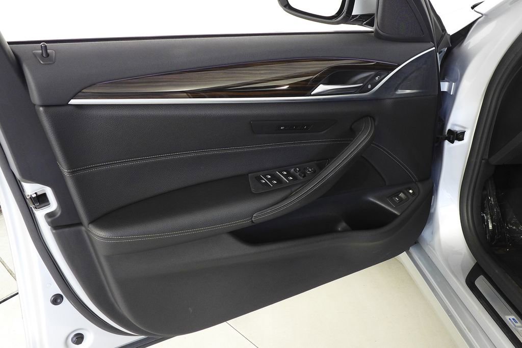 Used 2019 BMW 530e w/ Premium Package image 11