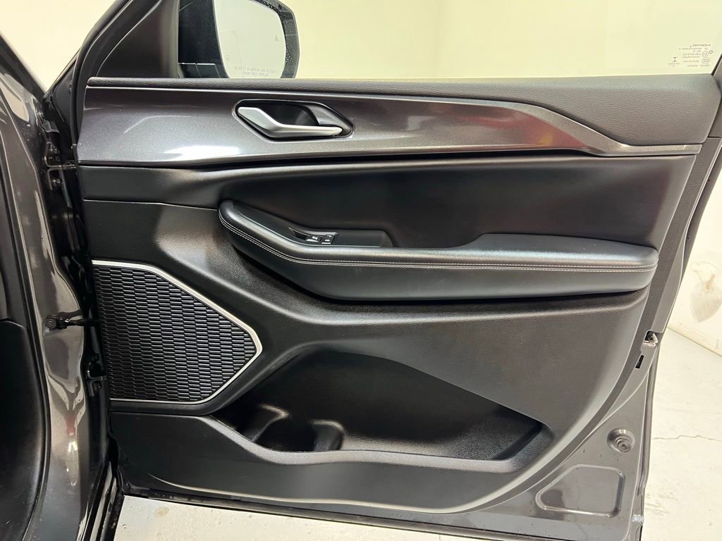 Used 2022 Jeep Grand Cherokee Altitude image 31