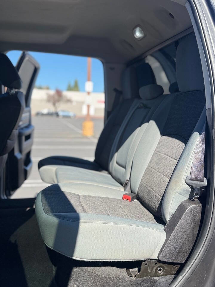 Used 2014 RAM 1500 Classic SLT w/ Protection Group AWD/4WD image 9