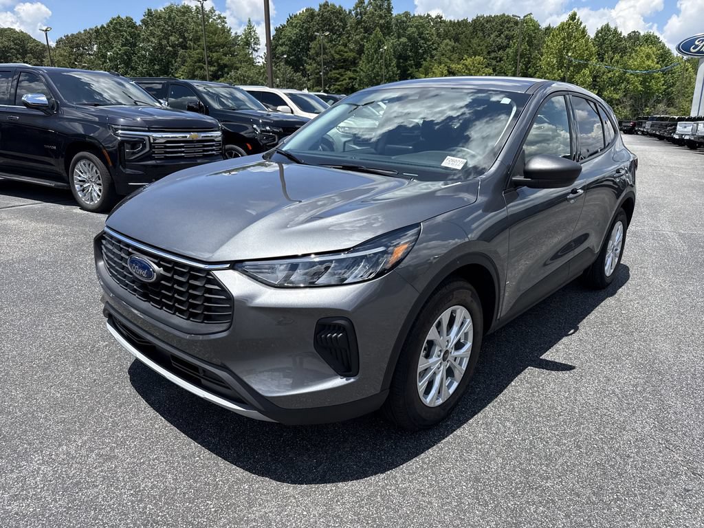 Used 2026 Ford Escape Active w/ Cold Weather Package FWD image 3