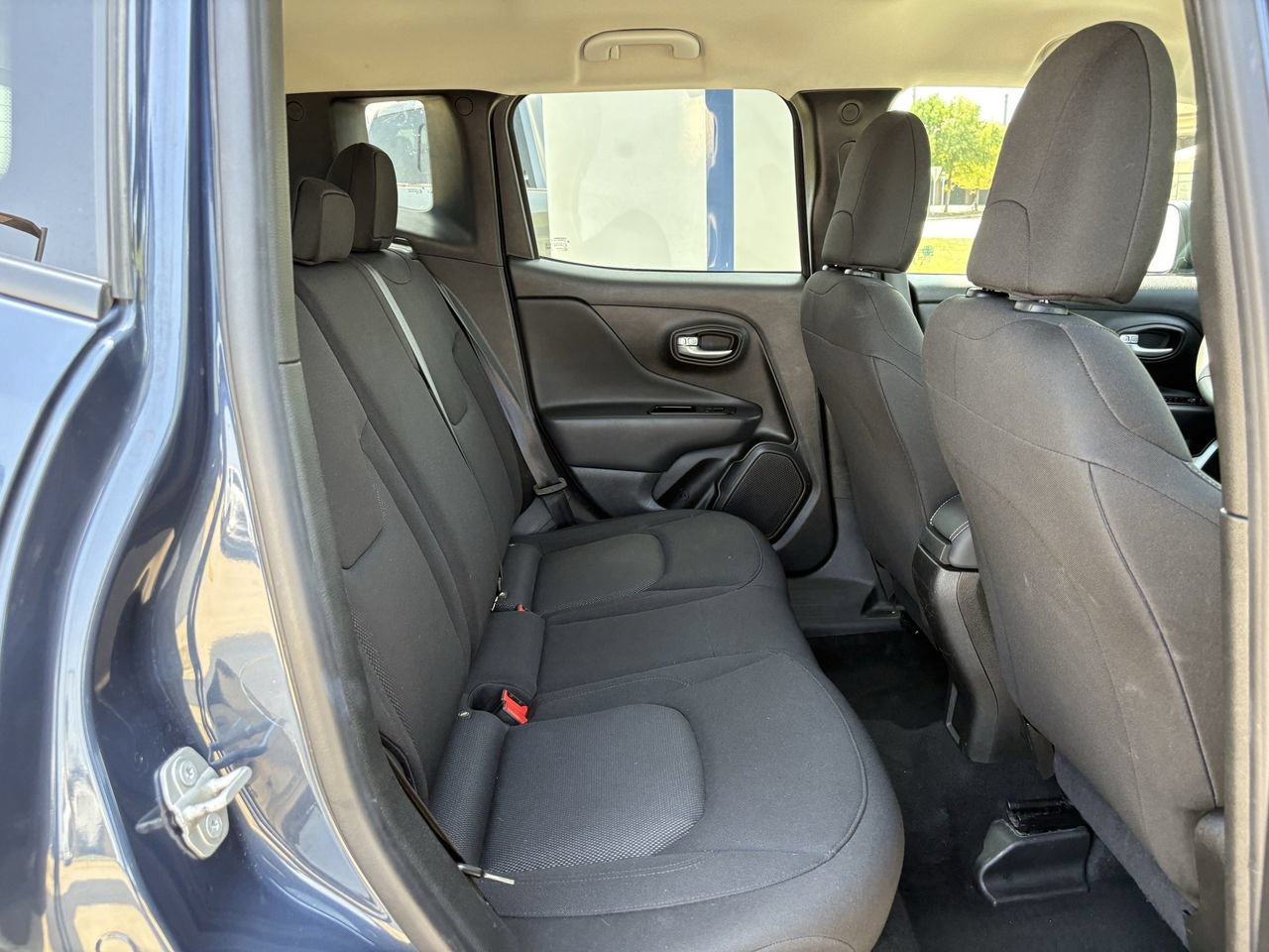 Used 2023 Jeep Renegade Latitude AWD/4WD image 28