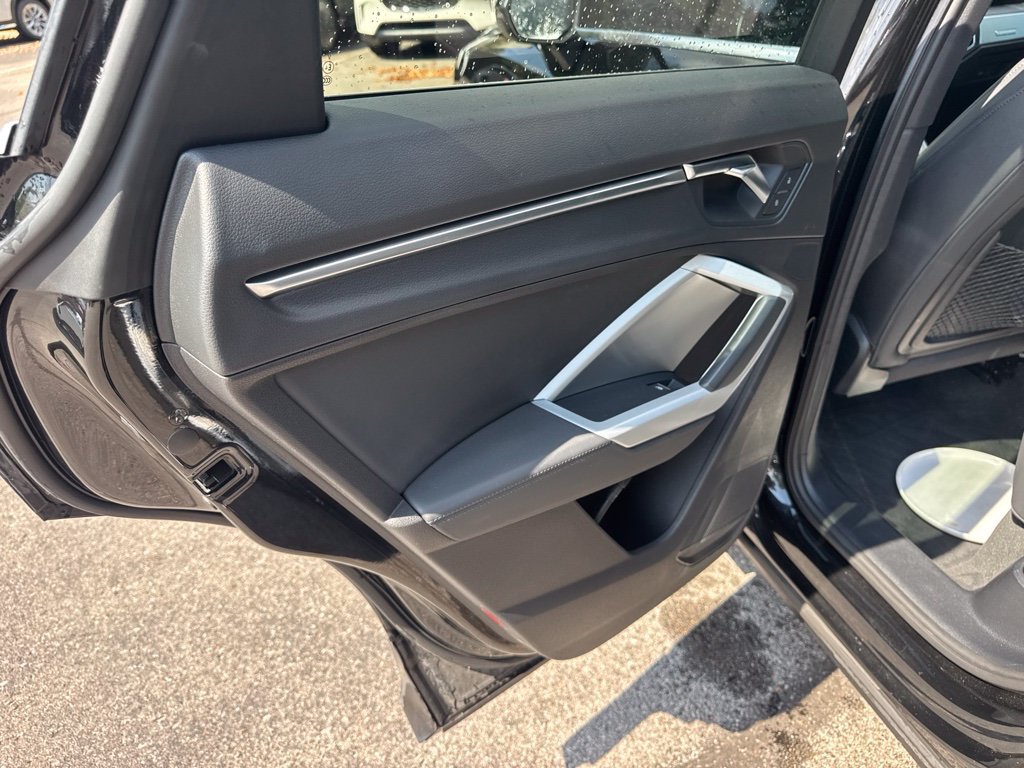 Used 2020 Audi Q3 2.0T Premium w/ Convenience Package AWD/4WD image 9