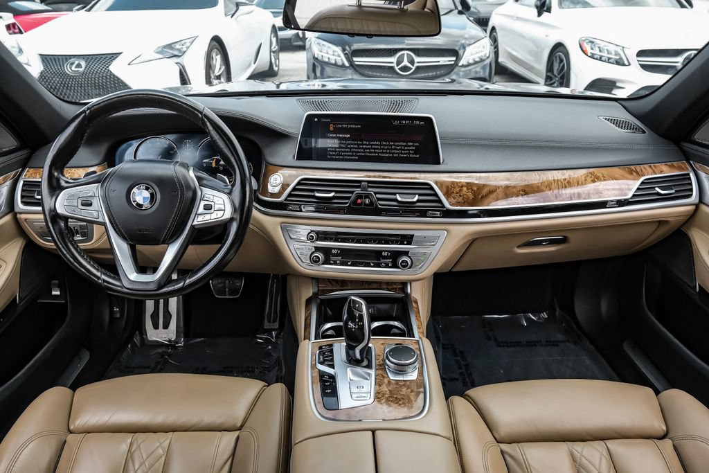 Used 2019 BMW 750i xDrive w/ M Sport Package AWD/4WD image 11