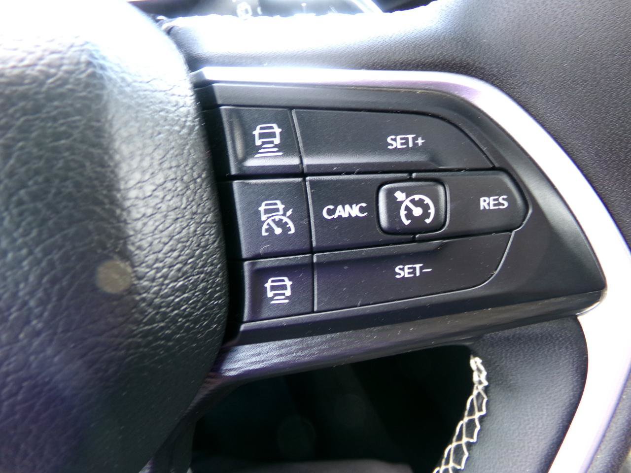 Used 2023 Jeep Grand Cherokee Altitude AWD/4WD image 18