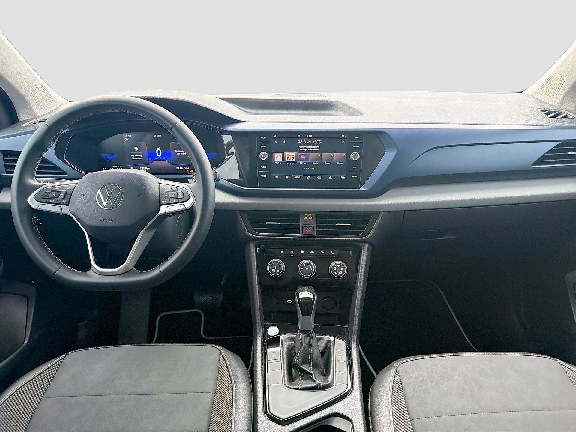 Used 2023 Volkswagen Taos SE w/ Panoramic Sunroof Package image 24